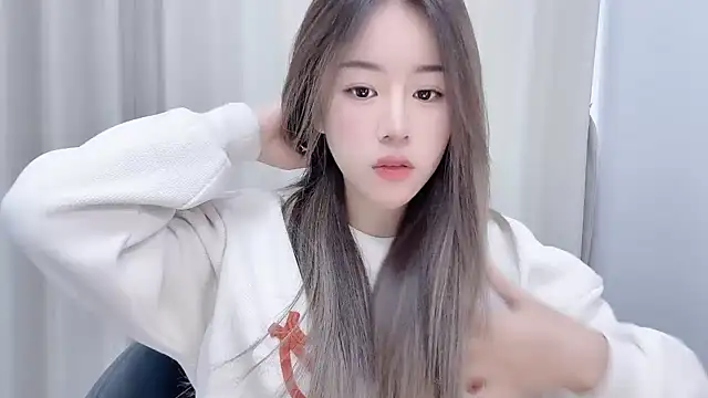 Snapshot of chloe-01 chatting on December 7, 4:37 am chloe-01 online show from December 7, 4:37 am