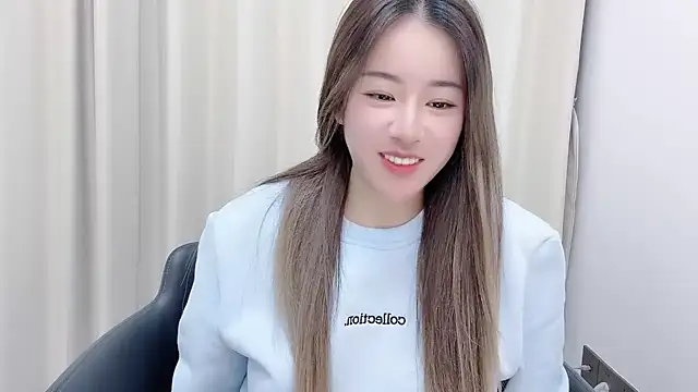 Snapshot of chloe-01 chatting on January 15, 12:15 pm chloe-01 online show from January 15, 12:15 pm