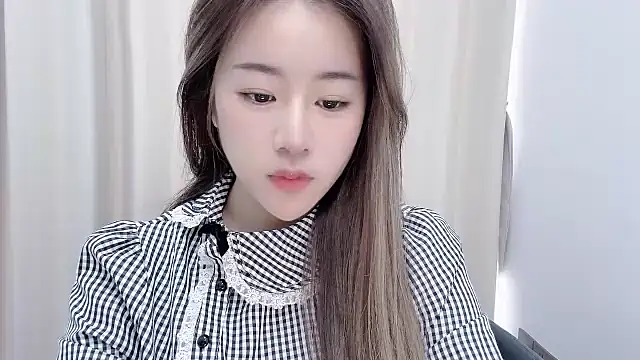 Snapshot of chloe-01 chatting on January 12, 3:17 am chloe-01 online show from January 12, 3:17 am