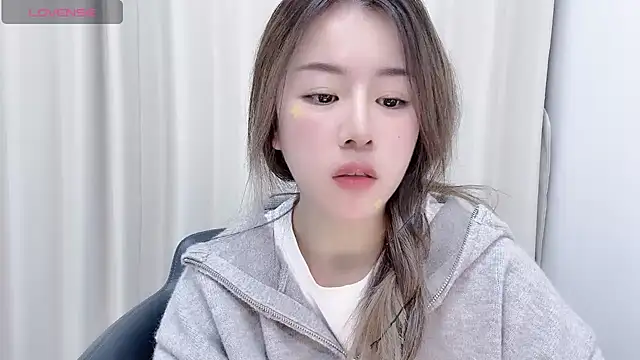 Snapshot of chloe-01 chatting on December 2, 4:05 am chloe-01 online show from December 2, 4:05 am