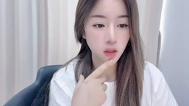 Snapshot of chloe-01 chatting on December 4, 4:15 am chloe-01 online show from December 4, 4:15 am