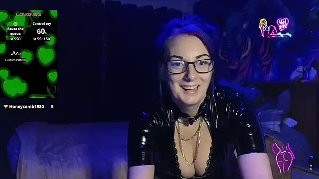 tattoomilf86 online show from February 9, 8:40 pm