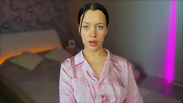 AlannaMiless online show from February 7, 8:11 am