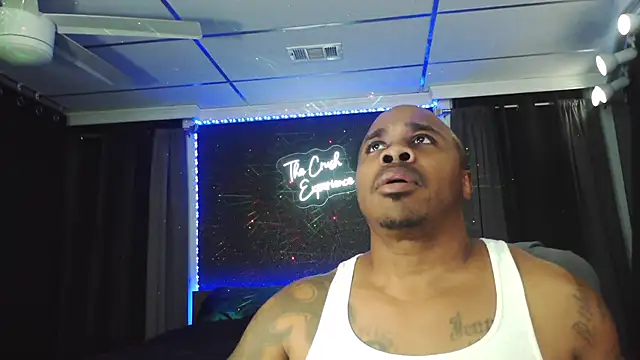 Snapshot of Dcrush17 chatting on February 8, 4:14 am Dcrush17 online show from February 8, 4:14 am