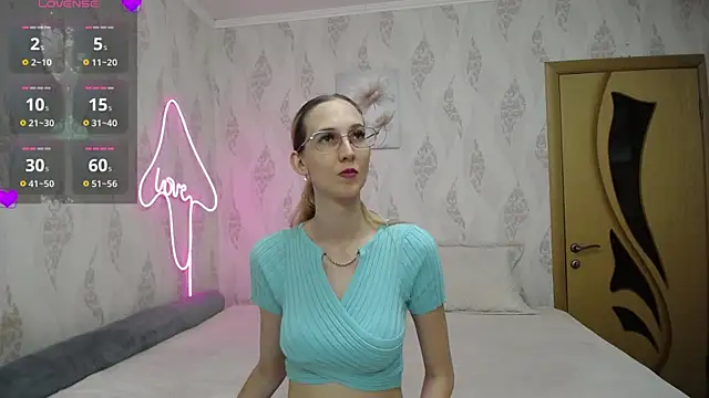 Snapshot of KlaryBrait chatting on July 9, 12:26 pm KlaryBrait online show from July 9, 12:26 pm