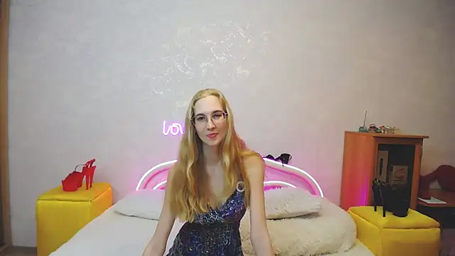 Snapshot of KlaryBrait chatting on March 20, 6:20 pm KlaryBrait online show from March 20, 6:20 pm