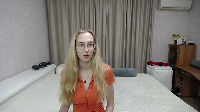 Snapshot of KlaryBrait chatting on November 30, 6:36 am KlaryBrait online show from November 30, 6:36 am