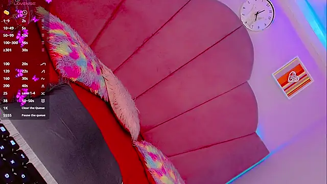 OSMARIEL SWEETT online show from December 9, 8:00 am