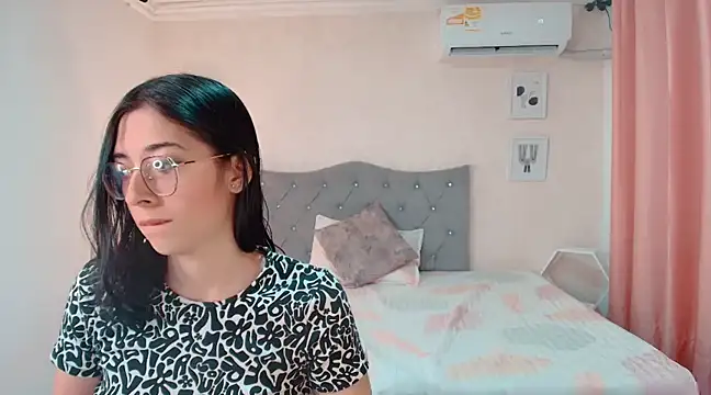 Snapshot of brooklove_doll chatting on March 4, 8:27 pm brooklove doll online show from March 4, 8:27 pm
