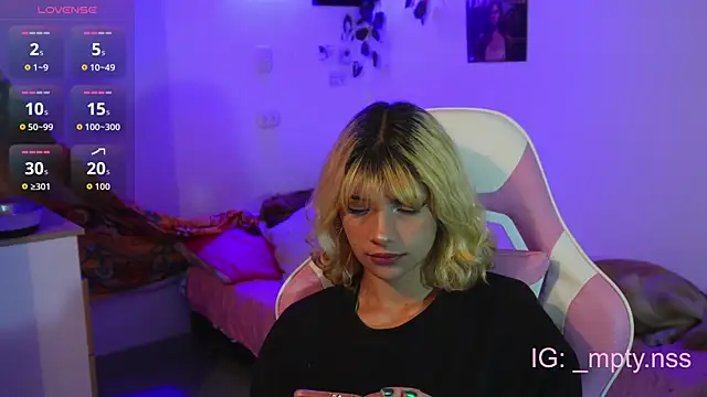 Snapshot of HiScarlett chatting on October 2, 11:30 pm HiScarlett online show from October 2, 11:30 pm