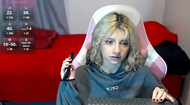 Snapshot of HiScarlett chatting on March 23, 5:43 am HiScarlett online show from March 23, 5:43 am