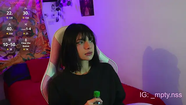 Snapshot of HiScarlett chatting on November 11, 9:37 am HiScarlett online show from November 11, 9:37 am