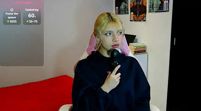 Snapshot of HiScarlett chatting on March 5, 1:50 pm HiScarlett online show from March 5, 1:50 pm