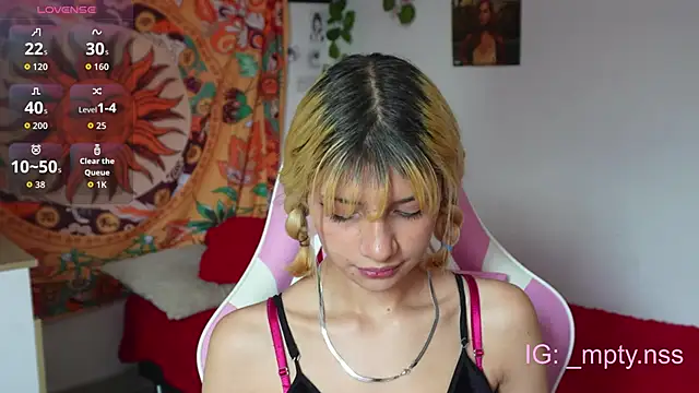 Snapshot of HiScarlett chatting on October 15, 2:25 pm HiScarlett online show from October 15, 2:25 pm