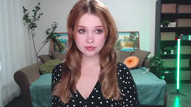 Snapshot of SYKE chatting on October 21, 4:34 am SYKE online show from October 21, 4:34 am