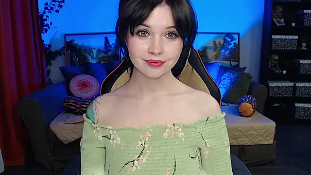 Snapshot of SYKE chatting on January 17, 6:26 am SYKE online show from January 17, 6:26 am