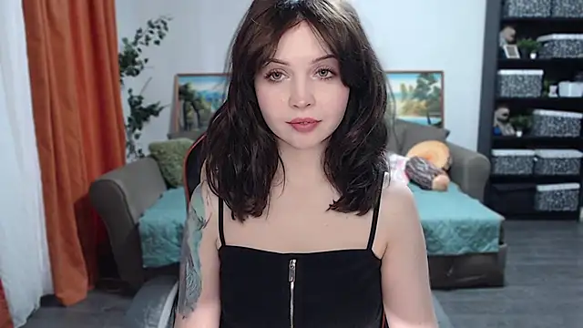 Snapshot of SYKE chatting on February 10, 3:24 am SYKE online show from February 10, 3:24 am