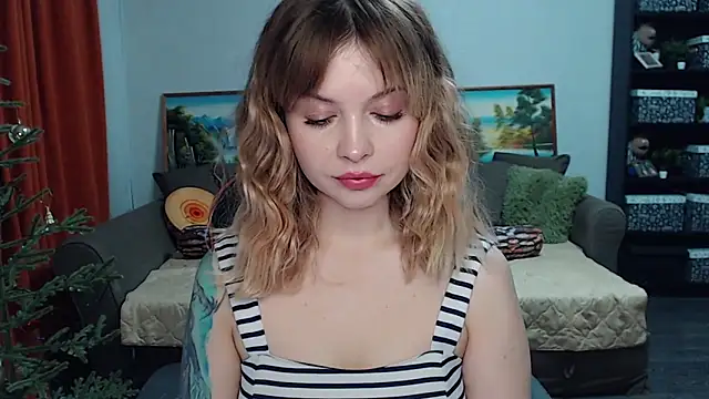 Snapshot of SYKE chatting on January 4, 3:50 am SYKE online show from January 4, 3:50 am