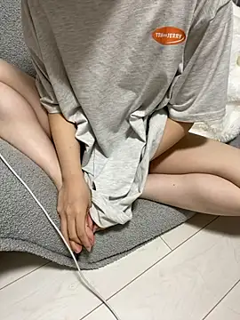 mochi mo chi  online show from October 29, 3:44 pm