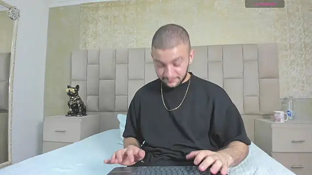 MaximusDick1  online show from November 14, 4:27 am