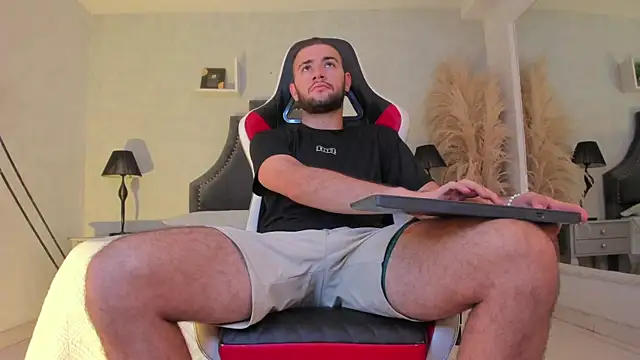 MaximusDick1  online show from May 15, 11:41 am