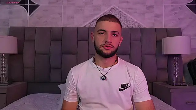 MaximusDick1  online show from December 18, 4:50 am