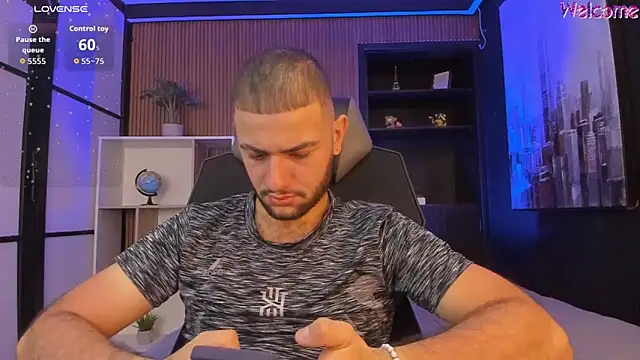 MaximusDick1  online show from March 26, 12:36 pm