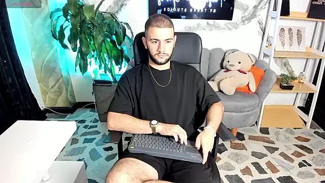 MaximusDick1  online show from January 12, 3:35 am