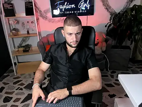 MaximusDick1  online show from December 20, 4:26 am