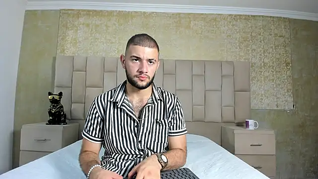 MaximusDick1  online show from November 23, 4:44 am