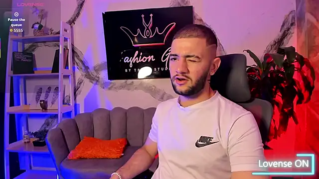 MaximusDick1  online show from January 16, 3:54 am