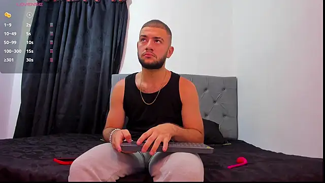 MaximusDick1  online show from December 3, 4:13 am