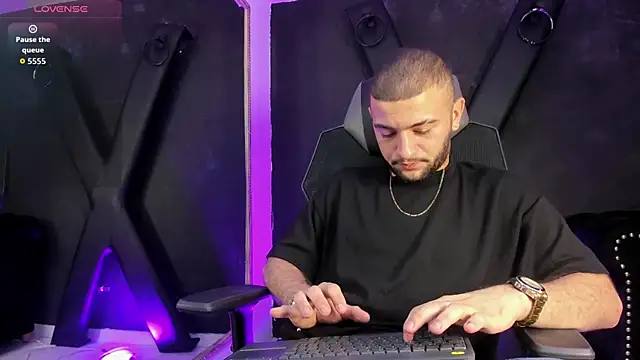 MaximusDick1  online show from October 2, 2:59 am