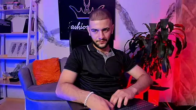 MaximusDick1  online show from January 7, 3:55 am