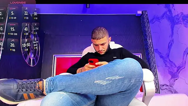 MaximusDick1  online show from December 6, 7:06 pm