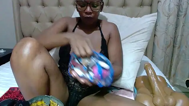 QUEENSHEBAxx01 online show from October 18, 12:56 am