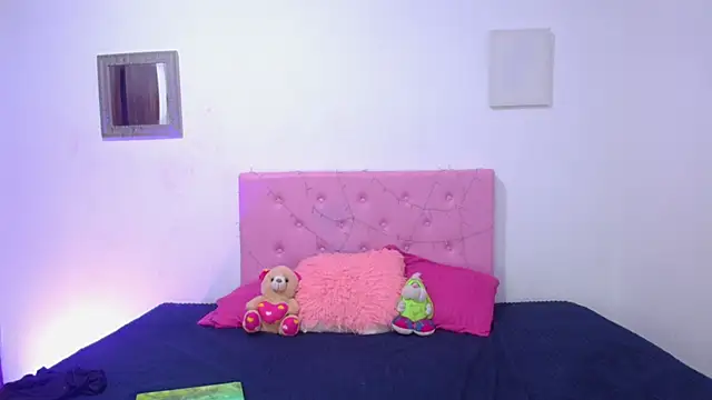 Snapshot of issa_kitty chatting on February 27, 2:57 am issa kitty online show from February 27, 2:57 am