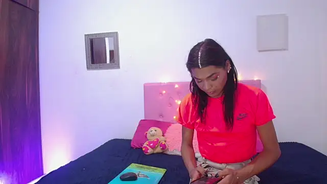 Snapshot of issa_kitty chatting on February 22, 8:09 pm issa kitty online show from February 22, 8:09 pm