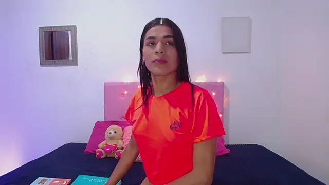 Snapshot of issa_kitty chatting on February 22, 2:41 pm issa kitty online show from February 22, 2:41 pm