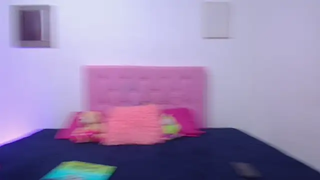Snapshot of issa_kitty chatting on March 4, 11:00 pm issa kitty online show from March 4, 11:00 pm