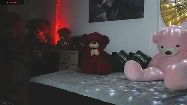 EvelynAisha online show from February 3, 2:45 pm