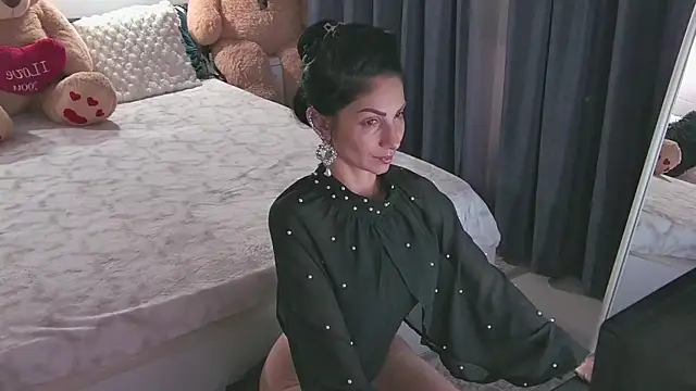 EvelynAisha online show from November 20, 7:14 pm