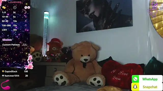 EvelynAisha online show from March 3, 6:35 pm