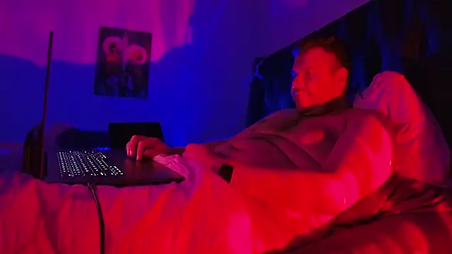 Snapshot of bearcloudcomputa chatting on December 30, 12:42 pm bearcloudcomputa online show from December 30, 12:42 pm