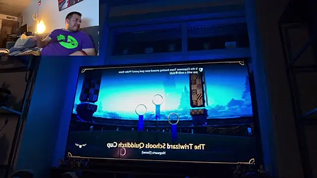 Snapshot of bearcloudcomputa chatting on December 11, 5:43 am bearcloudcomputa online show from December 11, 5:43 am