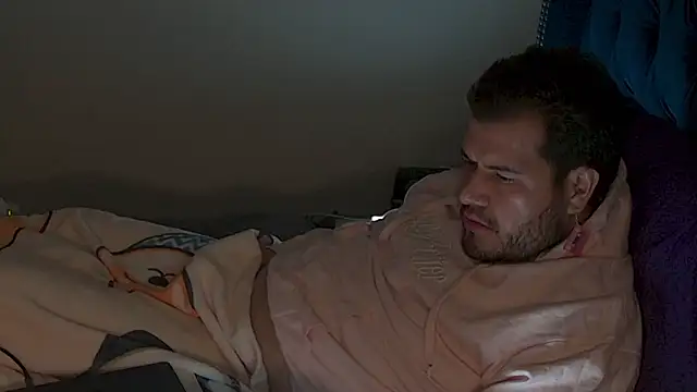 Snapshot of bearcloudcomputa chatting on December 2, 5:43 am bearcloudcomputa online show from December 2, 5:43 am