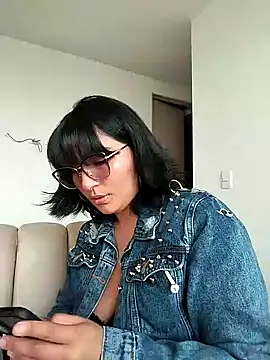 Snapshot of Pauilina chatting on January 8, 10:27 pm Pauilina online show from January 8, 10:27 pm