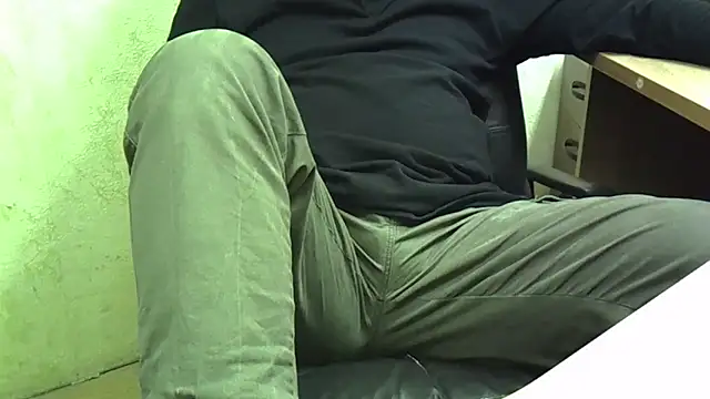 Snapshot of nikdov3 chatting on November 5, 5:10 am nikdov3 online show from November 5, 5:10 am