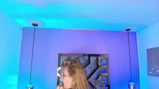 Snapshot of BRITHANY_SPARK chatting on November 10, 3:55 am BRITHANY SPARK online show from November 10, 3:55 am