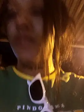 Snapshot of devi_black13_ chatting on January 1, 1:26 am devi black13 online show from January 1, 1:26 am